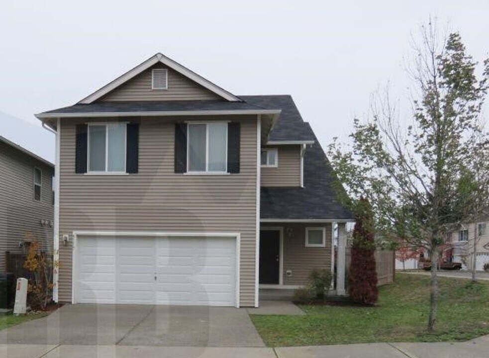 5117 201st St Ct E in Spanaway, WA - Building Photo
