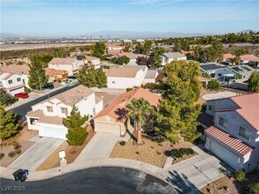3240 Peaceful Shadows Ct in Henderson, NV - Building Photo - Building Photo