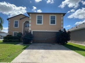 422 Fairfield Dr, Unit Bedroom 4 in Sanford, FL - Foto de edificio - Building Photo