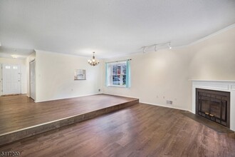 28 Townsend Ct in Franklin Township, NJ - Building Photo - Building Photo