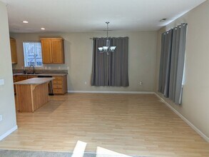 1382 Glacier View St SE in Salem, OR - Building Photo - Building Photo