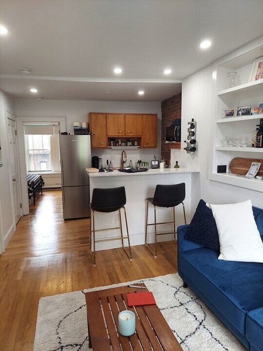 23 Dartmouth Pl in Boston, MA - Building Photo
