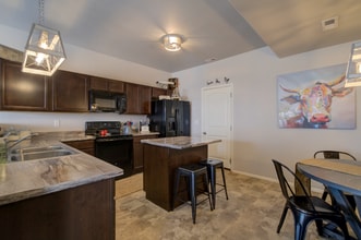 7423 Sand Lake Heights in Colorado Springs, CO - Foto de edificio - Building Photo