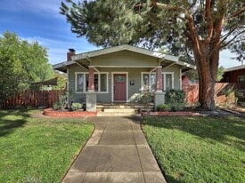 229 Jacaranda Pl in Fullerton, CA - Building Photo