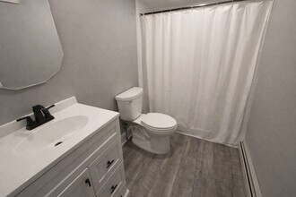 833 Udall Rd in West Islip, NY - Foto de edificio - Building Photo