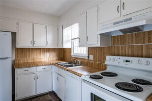 582 Downing St in Lawrenceville, GA - Building Photo