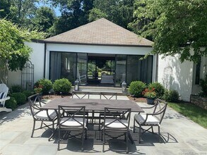 331 Hollow Tree Ridge Rd in Darien, CT - Building Photo - Building Photo