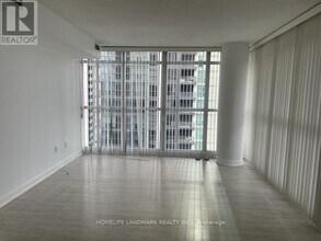 19-1219 Singer Ct in Toronto, ON - Building Photo - Building Photo