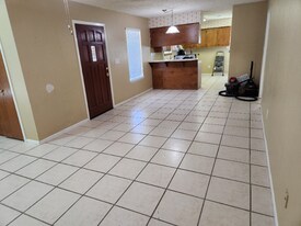 212 County Rd 2163 W in Kingsville, TX - Building Photo