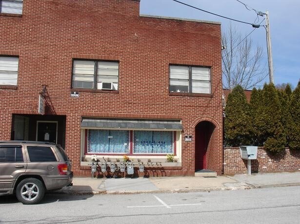 34 Water St in Glen Rock, PA - Building Photo