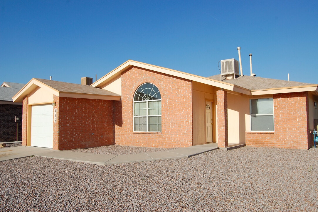 456 Von Bargen Dr in Horizon City, TX - Building Photo