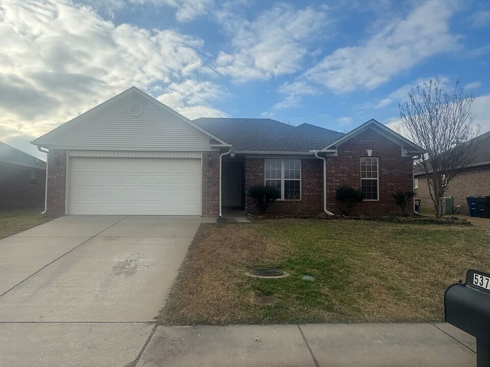 5375 Sanson Dr in Conway, AR - Building Photo