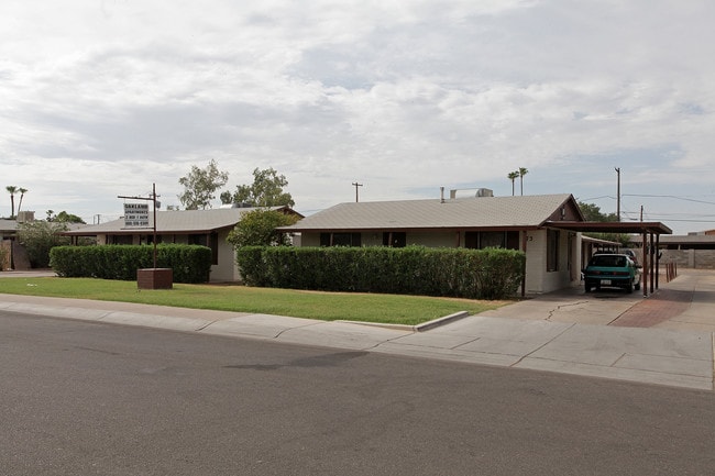 61-73 W Oakland St in Chandler, AZ - Foto de edificio - Building Photo