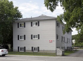 78 High St in Georgina, ON - Building Photo