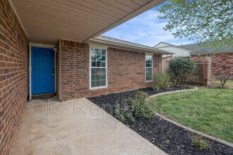 1104 Spruce Dr in Moore, OK - Building Photo - Building Photo