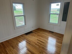 1934 State Hwy E in Marshfield, MO - Building Photo - Building Photo