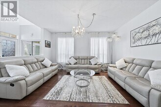 76 Blackburn Dr in Brantford, ON - Building Photo - Building Photo