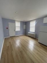 5233 Oxford Ave in Philadelphia, PA - Foto de edificio - Building Photo