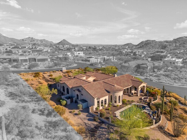 property at 8724 E Regina Cir