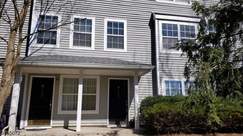 1305 Paddington Rd in Mahwah, NJ - Building Photo