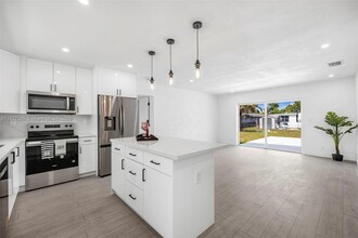 6335 Southgate Blvd in Margate, FL - Building Photo - Building Photo