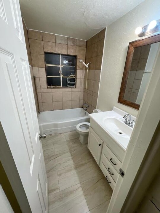 1037 Palomas Dr SE in Albuquerque, NM - Building Photo