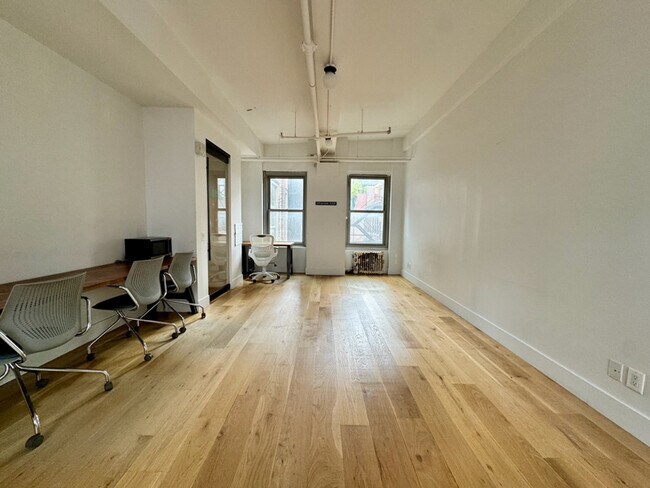 5 W 37th St in New York, NY - Building Photo - Building Photo