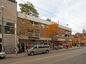 Beverley Manor in Toronto, ON - Building Photo - Building Photo