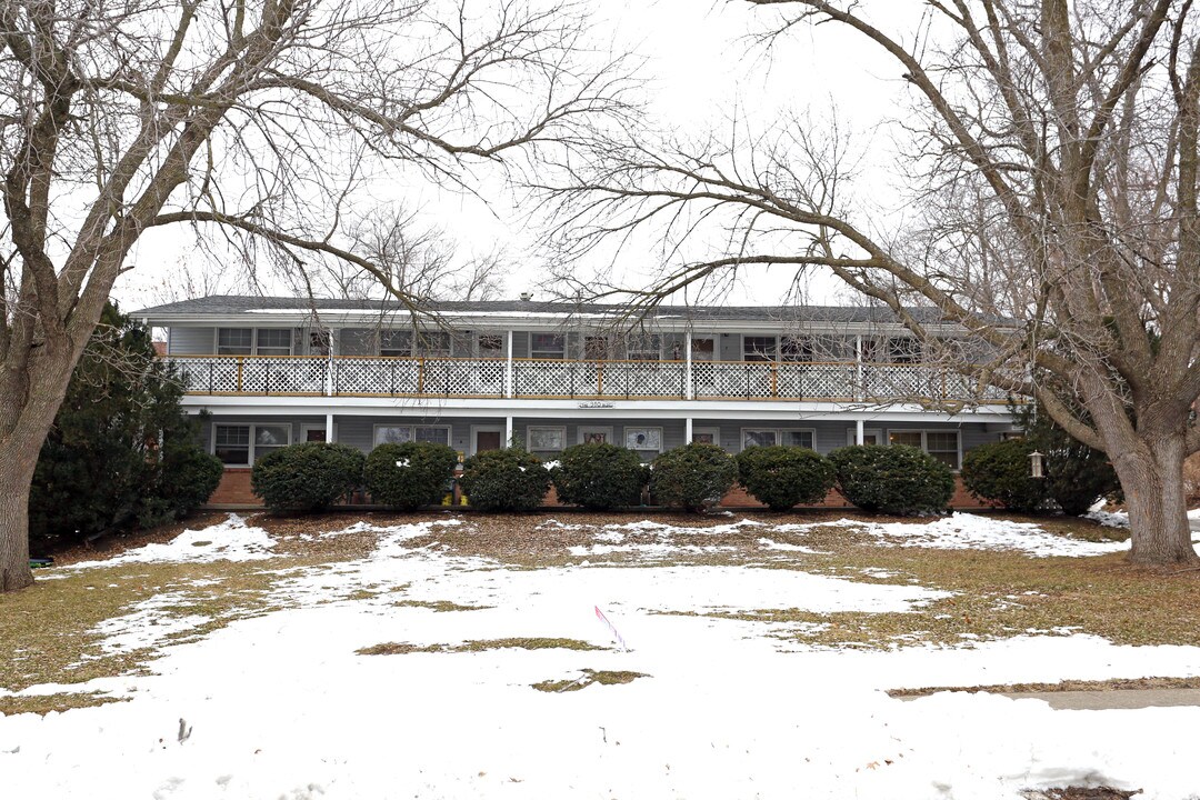 910 9th St in West Des Moines, IA - Building Photo