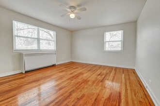 Chatham Grove in Chicago, IL - Building Photo - Building Photo