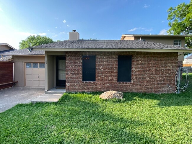 702 Blackwell Ave, Unit b in Manchaca, TX - Building Photo - Building Photo