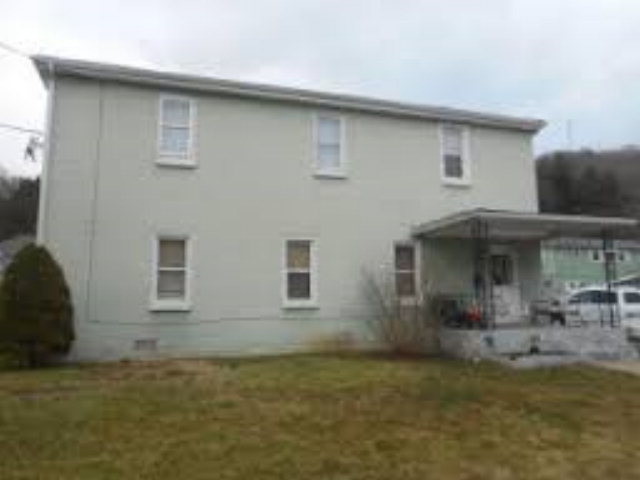 201 Rose St in Hinton, WV - Building Photo - Building Photo