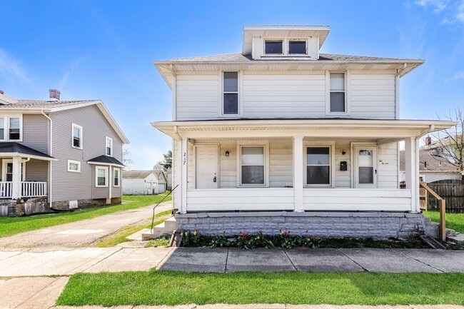 215-217-217 Warren Dr