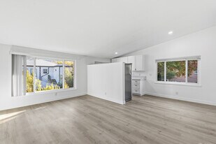 360 S Reeves Dr in Beverly Hills, CA - Building Photo