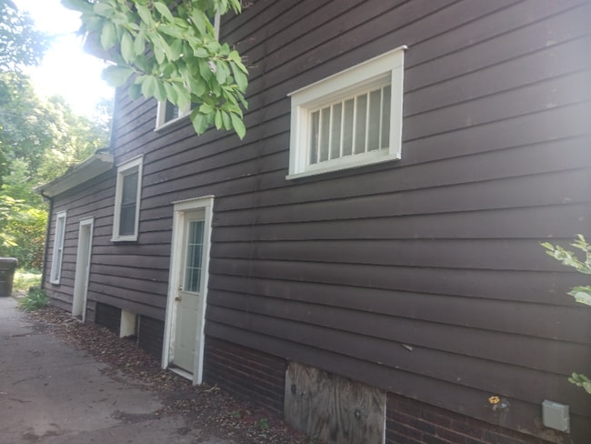 817 Bancroft Ct in Lansing, MI - Foto de edificio - Building Photo