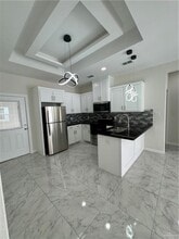 13 Notre Dame Ave in McAllen, TX - Building Photo - Building Photo