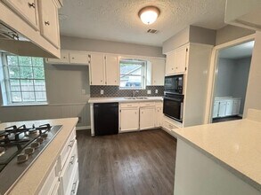 8231 Roebourne Ln in Houston, TX - Building Photo - Building Photo