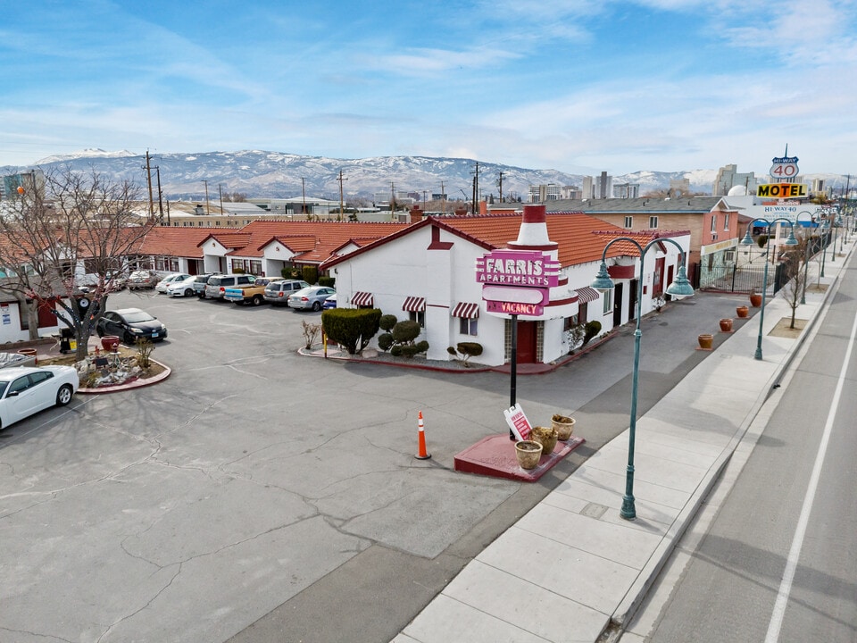 Farris Apartments in Reno, NV - Building Photo