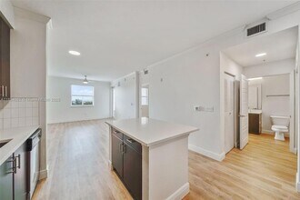 10170 SW 7th St, Unit 21-410 in Pembroke Pines, FL - Building Photo - Building Photo