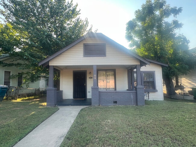 property at 1106 S Ringo St