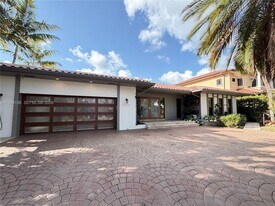 3200 NE 165th St in North Miami Beach, FL - Building Photo