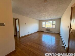 282 Grove St, Unit 9 in Newton, MA - Building Photo - Building Photo