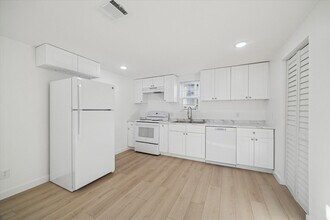 711 E 32nd St, Unit A in Houston, TX - Building Photo - Building Photo