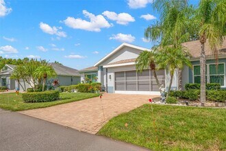713 Manchester Woods Dr in Sun City Center, FL - Building Photo - Building Photo
