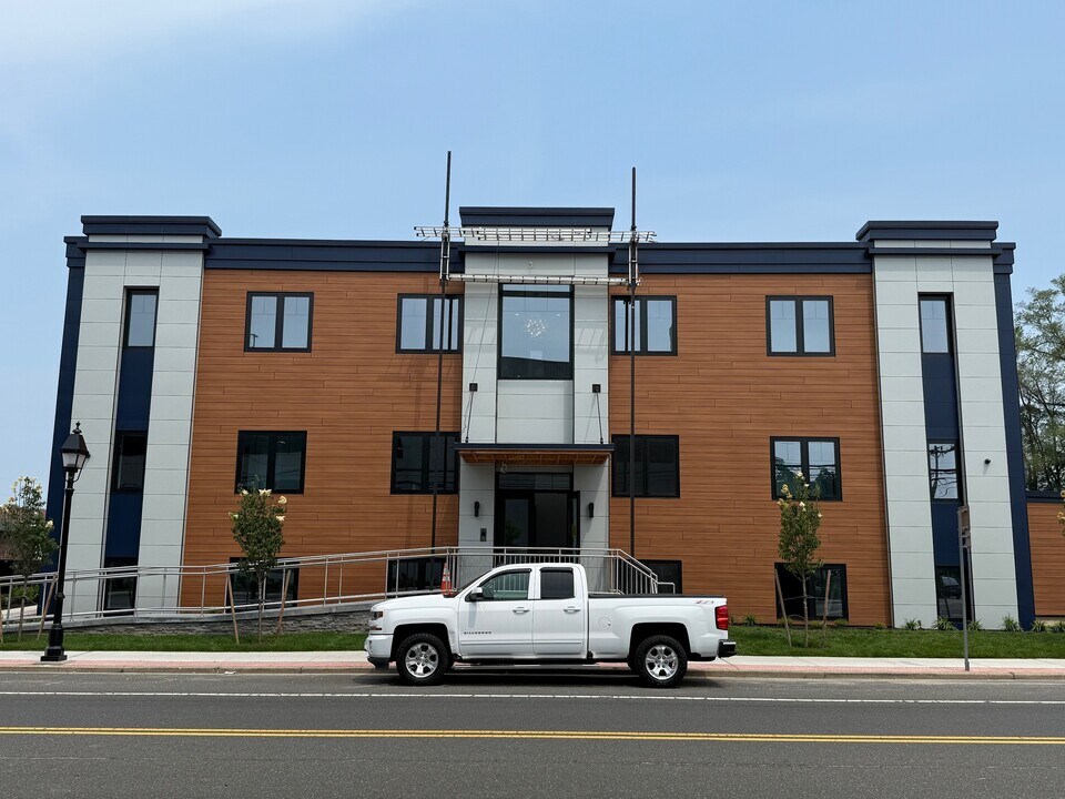 1991 Union Blvd in Bay Shore, NY - Building Photo