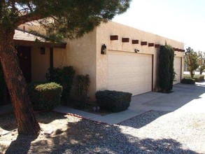 CHEHALIS TOWNHOUSE in Apple Valley, CA - Building Photo - Building Photo