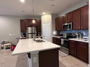 523 Merry Brook Cir in Sanford, FL - Building Photo - Building Photo