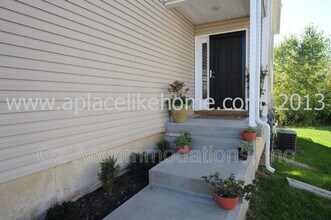2216 SW Rambling Vine Rd in Lee's Summit, MO - Building Photo - Building Photo