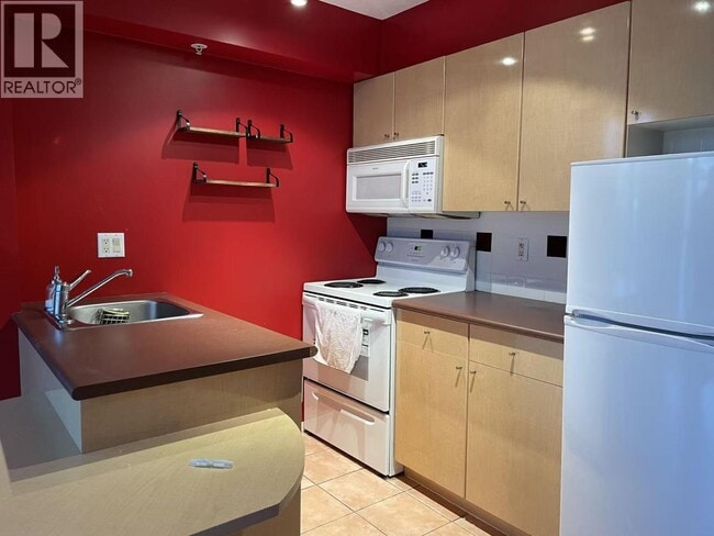 1889 Alberni St in Vancouver, BC - Building Photo - Building Photo