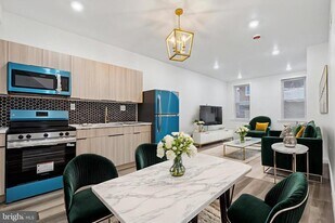 104 W Ontario St in Philadelphia, PA - Building Photo